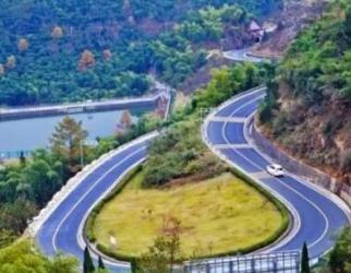 安吉的盘山公路，景色美不胜收