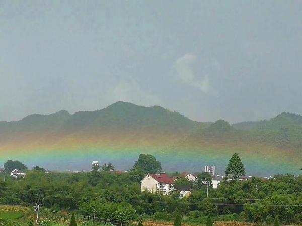 雨后彩虹