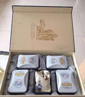 白茶礼盒内部