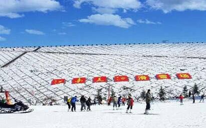 热闹的滑雪场