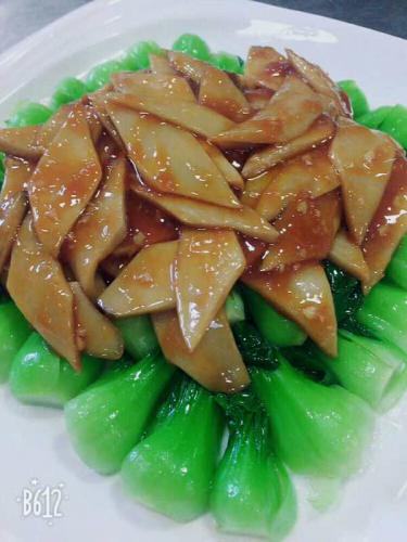 青菜炒菌菇