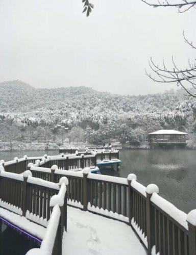 雪中步道