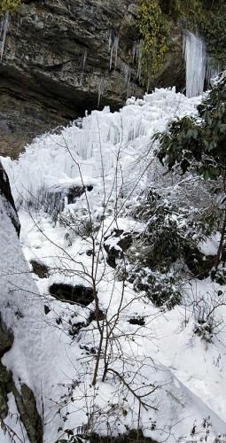 山中雪景