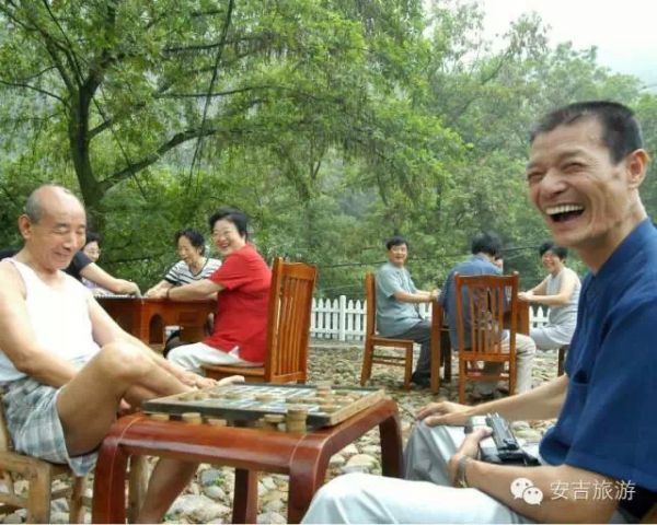 下棋的村民