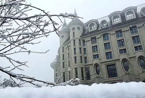凯蒂猫家园雪景