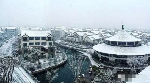 大年初一小镇雪景