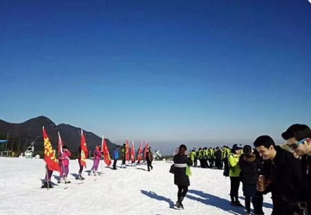 滑雪场景
