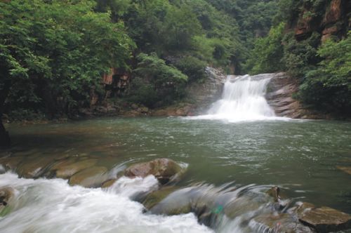 清澈的湖水