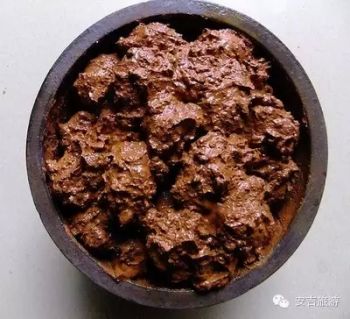 腌制中的鸭蛋