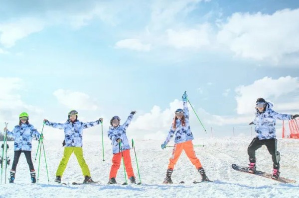 滑雪场游客